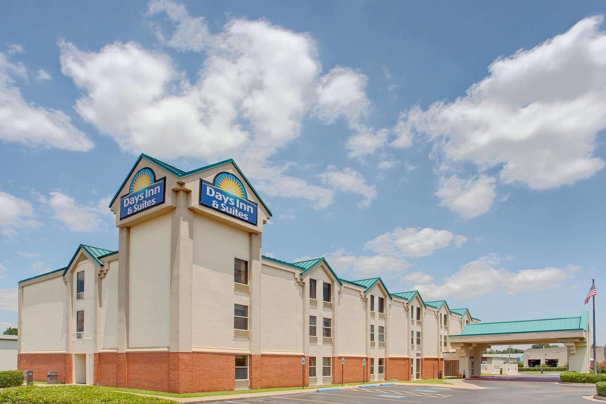 Days Inn & Suites By Wyndham Ridgeland Exterior photo